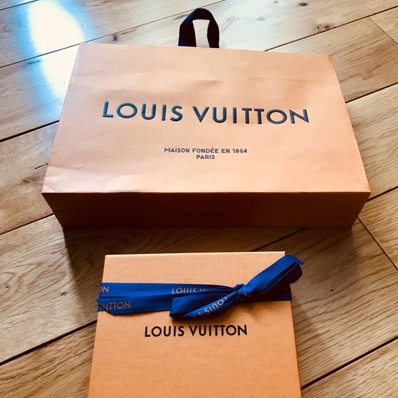 Authentic Louis Vuitton Key Pouch, Made in France. - Picture 7 of 11